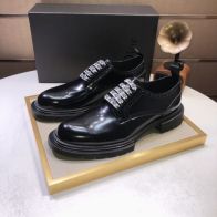 ディオール 激安 2026新作 ブラックエナメル厚底レースアップ 高再現度 本革使用 精密ディテール 高級感仕上げ 安心サイト 発送保証