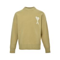 アミ パリ クルーネックニット 2026新作 オリーブイエロー スーパーコピー 高再現度 快適な着心地 男女兼用 肌触り良好 高品質仕上げ