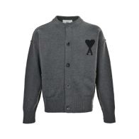 アミ パリ n級 チャコールグレー ハートA刺繍 ニットカーディガン 2026新作 高評価 口コミ多数 快適な着心地 高再現度 丁寧な縫製 安心サイト