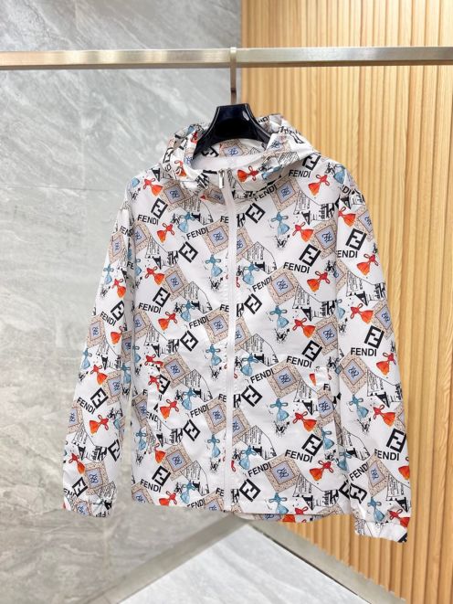 フェンディ 2026新作 高品質 ウインドブレーカー コピー 高再現度 総柄デザイン 通気 快適な着心地 安心サイト
