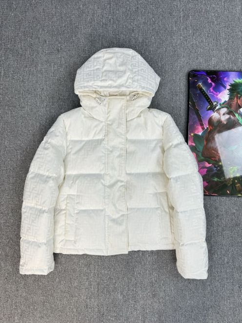 フェンディ 2026新作 高品質 フーデッドダウン n級 高再現度 FFエンボス 職人技術再現 快適な着心地 安心サイト