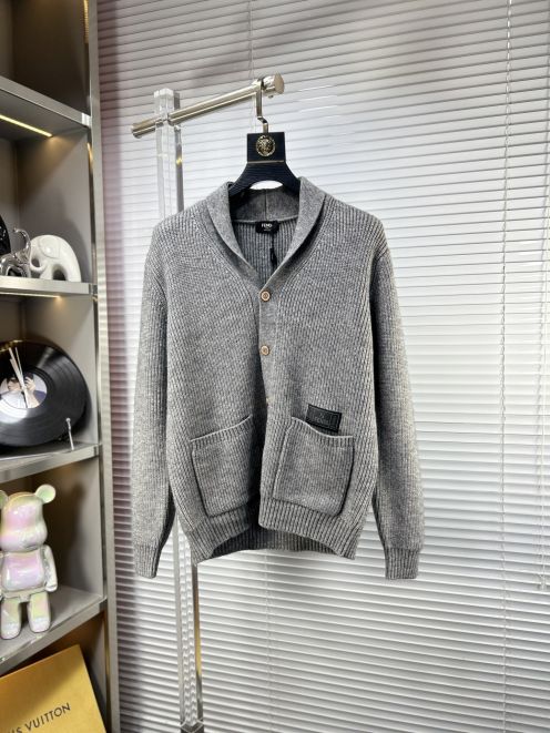 フェンディ ブランド コピー 2026新作 定番ニットカーディガン 高品質 高再現度 丁寧な縫製 安心サイト 実店舗運営 通気 快適な着心地 レビュー高リピ率