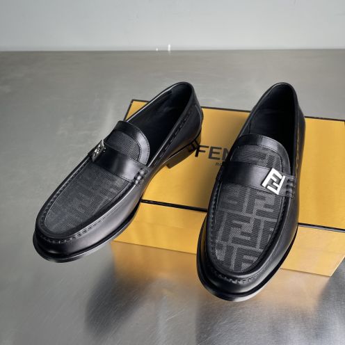 フェンディ 激安屋口コミ 2026新作 定番ロゴキャンバス レザーローファー 本革使用 高再現度 精密ディテール 安心サイト 実店舗運営