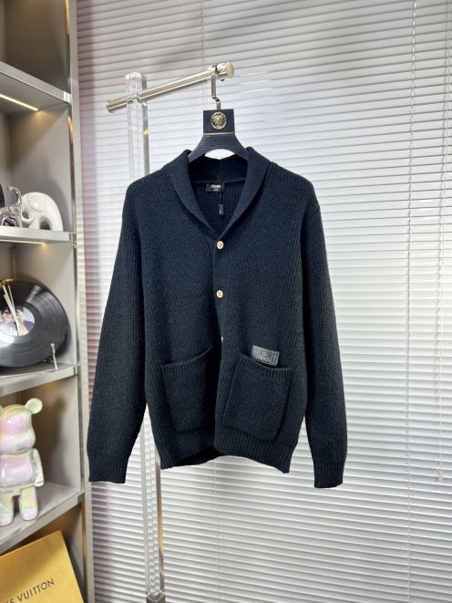 フェンディ スーパーコピー 2026新作 定番ニットカーディガン 高品質 本革使用 高再現度 丁寧な縫製 安心サイト 実店舗運営 レビュー高リピ率