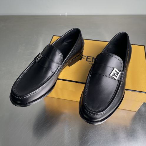 フェンディ 激安 2026新作 定番レザーローファー 本革使用 高再現度 精密ディテール 高級感仕上げ 安心サイト 実店舗運営 高評価