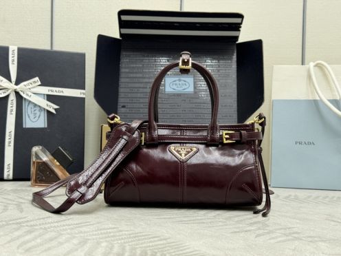 プラダ 高再現度 n級 2026新作 定番ミニレザーハンドバッグ 高評価 口コミ多数 本革使用 精密ディテール 安心サイト