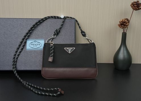 プラダ 高再現度 ブランド コピー 2026新作 定番ナイロンショルダーバッグ 高評価 精密ディテール 安心サイト