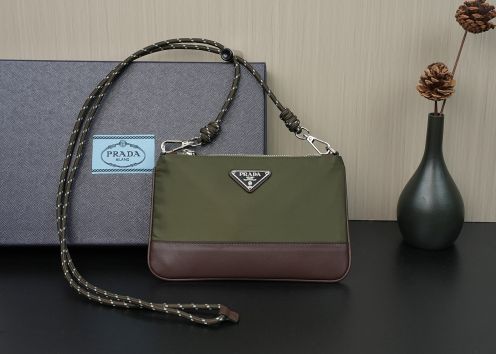 プラダ ナイロン ショルダーバッグ ブランド コピー 2026新作 高再現度 精密ディテール 本革使用 安心サイト 追跡可能