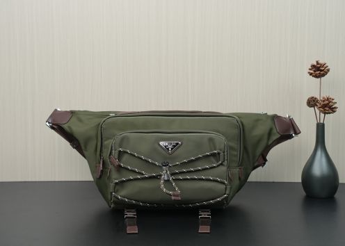 プラダ ナイロン ボディバッグ 偽物 2026新作 高再現度 精密ディテール 本革使用 安心サイト 追跡可能