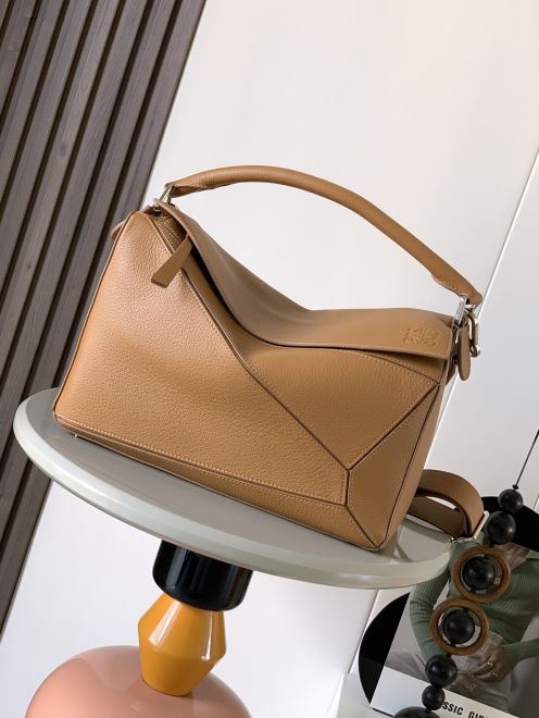 ロエベ パズルバッグ 激安屋口コミ 2026新作 定番カラー 高再現度 本革使用 精密ディテール 高級感仕上げ 安心サイト 実店舗運営 追跡可能 秘密厳守配送