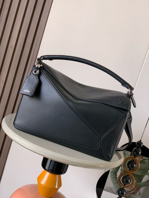 ロエベ パズルバッグ スーパーコピー 2026新作 定番モデル 高再現度 高品質 本革使用 精密ディテール 安心サイト 実店舗運営 追跡可能 秘密厳守配送