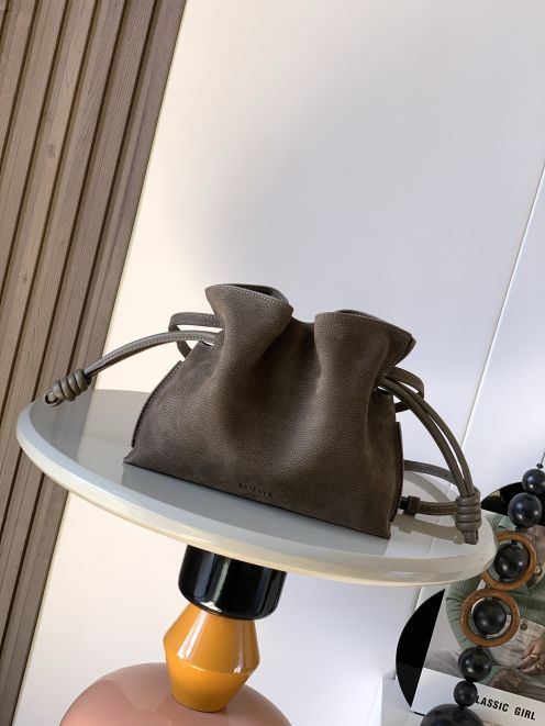 ロエベ ドローストリング巾着型ショルダーバッグ スーパーコピー 優良サイト 2026新作 高再現度 本革使用 上質感仕上げ 安心サイト 実店舗運営