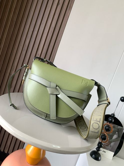 ロエベ サドル型ショルダーバッグ 激安屋口コミ 2026新作 高再現度 本革使用 精密ディテール 高級感仕上げ 安心サイト 実店舗運営