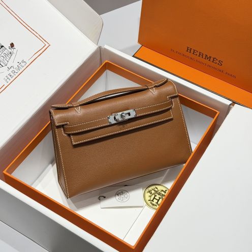 エルメス 偽物 バレない再現度 ケリーポシェット ハンドバッグ 定番キャラメル 2026新作 高再現度 精密ディテール 高級感仕上げ