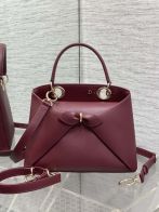 ディオール リボンモチーフ2WAYトートバッグ 2026新作 ボルドーカラー 定番モデル 高再現度スーパーコピー 優良サイト 高品質本革使用 精密ディテール