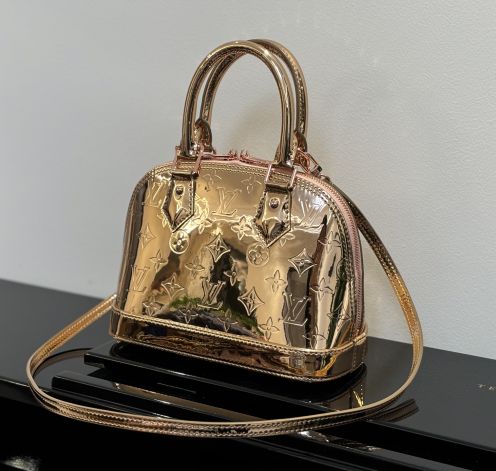 ルイ・ヴィトン 2026新作 定番モデル 高再現度 コピー アルマBB 高品質本革使用 正確な刻印 精密ディテール 安心サイト 追跡可能 発送保証