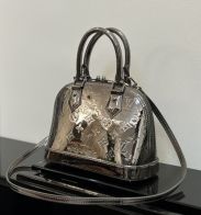 ルイ・ヴィトン 2026新作 高再現度 スーパーコピー アルマBB 定番モデル 高品質本革使用 正確な刻印 精密ディテール 安心サイト 追跡可能 発送保証