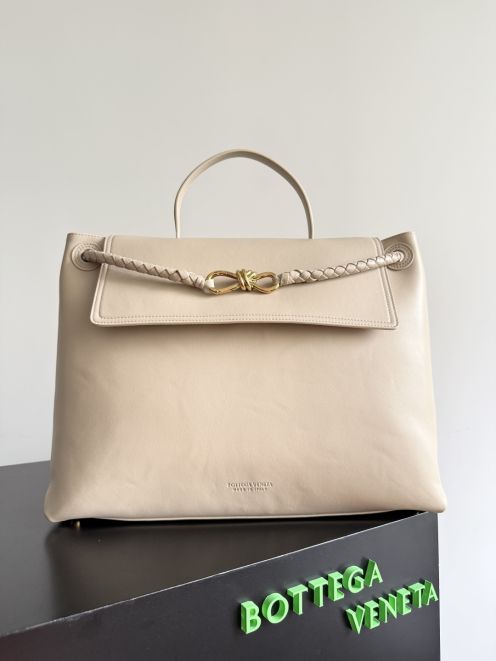 ボッテガ・ヴェネタ 2026新作 定番トップハンドルバッグ 偽物 高再現度 本革使用 精密ディテール 高評価 安心サイト 数量限定入荷