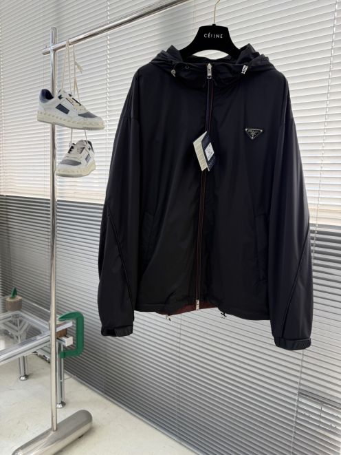 プラダ コピー 2026新作 定番フーデッドジャケット 高評価 口コミ多数 高再現度 快適な着心地 丁寧な縫製 安心サイト