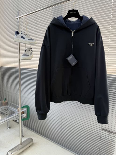 プラダ スーパーコピー ジップジャケット 高再現度モデル 丁寧な縫製 上質感漂う シンプルデザイン 快適な着心地 人気定番