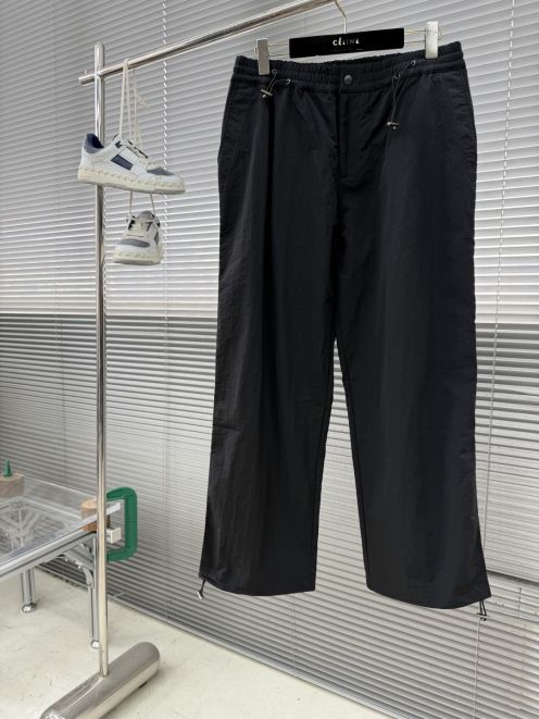 プラダ 偽物 バレない再現度 ナイロンワイドパンツ 高再現度 通気良好 シンプルデザイン 上質感漂う 人気定番モデル