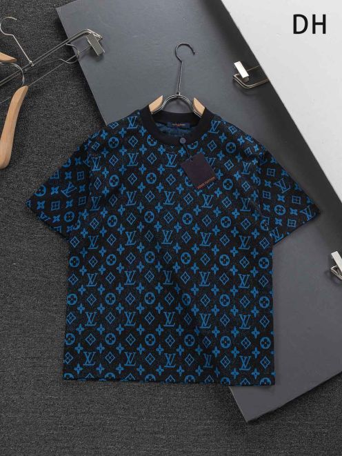 ルイ・ヴィトン 総柄モノグラムTシャツ コピー 2026新作 高再現度 通気 快適な着心地 上質感 丁寧な縫製 高品質 精密ディテール