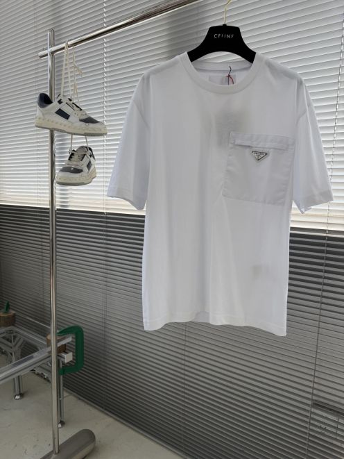 プラダ ナイロンポケット Tシャツ n級 2026新作 通気 男女兼用 高評価 安心サイト 実店舗運営 発送保証 精密ディテール