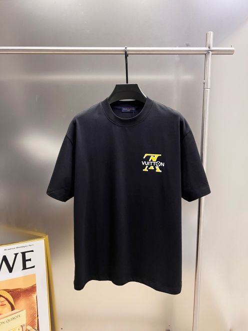 ルイヴィトン 2026新作 半袖Tシャツ コピー 高再現度 高級レベル仕様 精密ディテール 品質管理徹底 安心の日本倉庫 即納対応 通気 男女兼用