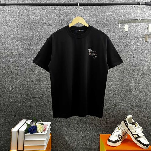 ルイヴィトン 2026新作 半袖Tシャツ スーパーコピー 高再現度 職人技術再現 品質管理徹底 安心の日本倉庫 レビュー高リピ率 通気 快適な着心地 男女兼用