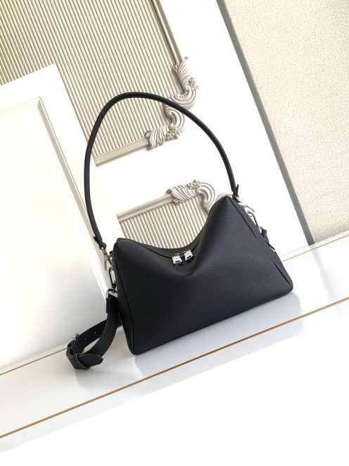 フェンディ 2026新作 ハンドバッグ n級 高再現度 本革使用 精密ディテール 品質管理徹底 安心の日本倉庫 追跡可能 高級感仕上げ