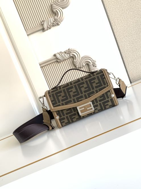 フェンディ 2026新作 ズッカ柄コンパクトバッグ ブランド コピー 圧倒的な再現度 安全取引 秘密厳守配送 数量限定入荷