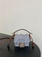 フェンディ 2026新作 ズッカ柄ミニ巾着バッグ 精密ディテール 格安 安心の日本倉庫 即納対応 数量限定入荷 高級感仕上げ リピーター多数