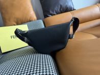 フェンディ 2026新作 ズッカ柄レザーボディバッグ 激安屋口コミ多数 本革使用 高評価 リピーター多数 安全取引 即納対応 数量限定入荷