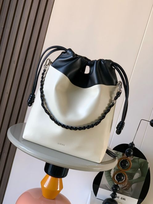 ロエベ ドローストリングショルダーバッグ 2026新作 本物級コピー 高評価 圧倒的再現度 精密ディテール 高級感仕上げ 安心サイト