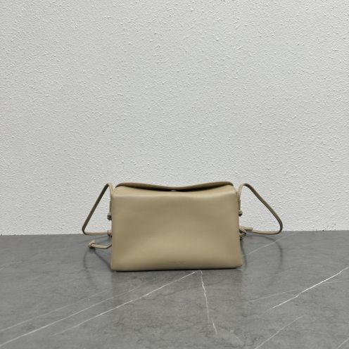 セリーヌ レザークラッチショルダーバッグ 2026新作 激安屋口コミ 高評価 上質感仕上げ 高再現度 リピーター多数 安心サイト