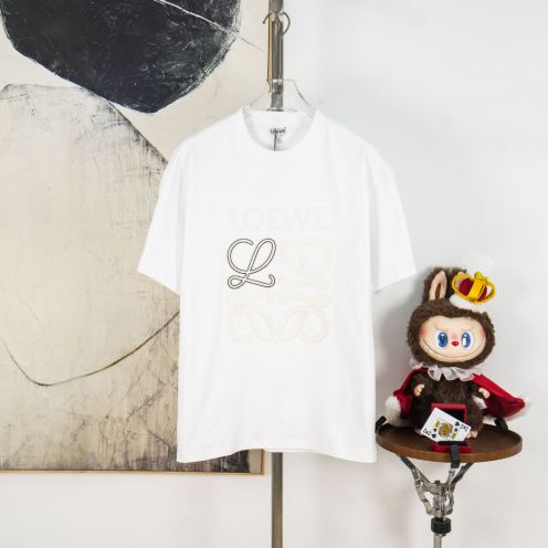 2026新作 ロエベ アナグラム刺繍Tシャツ 激安 高評価 通気 男女兼用 夏服 快適な着心地 上質コットン 精密ディテール レビュー高リピ率