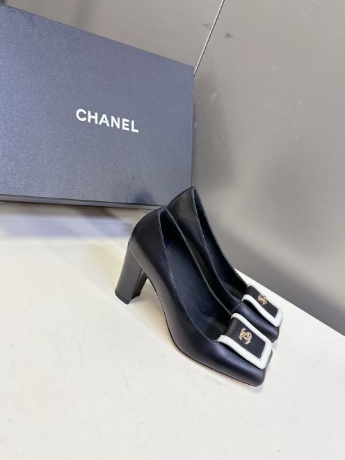 シャネル 2026新作 レディースパンプス 本革使用 高級感仕上げ 精密ディテール 金具ロゴ装飾 安心サイト 本物級コピー エレガントヒール