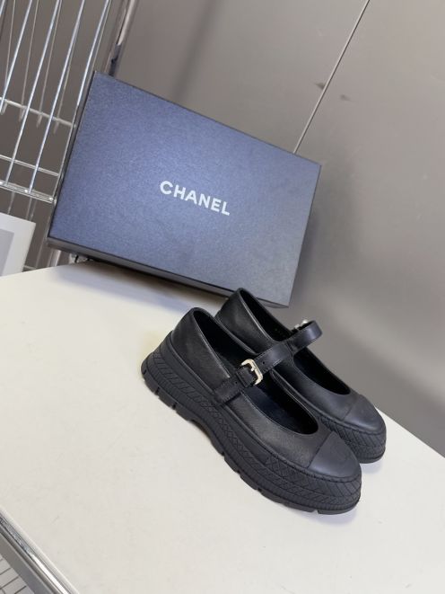 シャネル 2026新作 レディースメリージェーンシューズ 本革使用 精密ディテール 高級感仕上げ 職人技術再現 安心サイト 格安 カジュアルシューズ