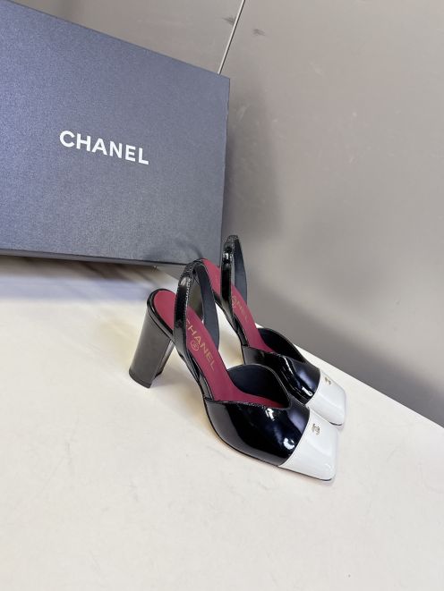 シャネル 2026新作 レディースバックストラップパンプス エナメルデザイン 高級感仕上げ 精密ディテール 安心サイト 激安屋口コミ エレガントヒール