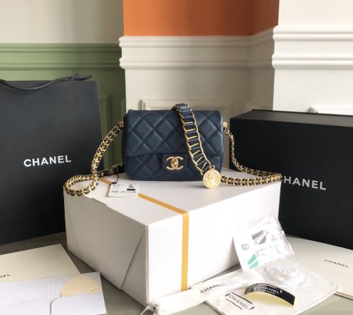 シャネル ハイブランド キルティングチェーンショルダーバッグ フラップデザイン クラシックモデル 高評価