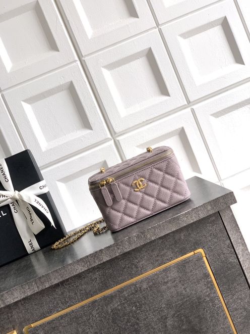 シャネル 本物級コピー キルティングレザーミニバニティバッグ チェーンショルダーデザイン 上質感 上質感