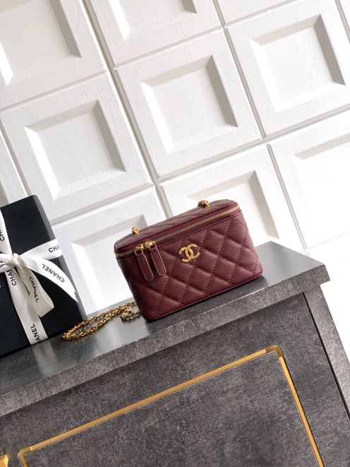 シャネル 本物級コピー キルティングレザーミニバニティバッグ チェーンショルダーデザイン 圧倒的な再現度