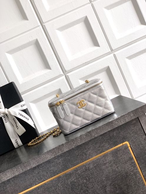 シャネル n級 キルティングレザーミニバニティバッグ チェーンショルダーモデル 上品デザイン 丁寧な縫製