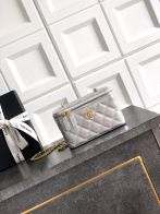 シャネル n級 キルティングレザーミニバニティバッグ チェーンショルダーモデル 上品デザイン 丁寧な縫製