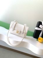 シャネル ブランド コピー フラップショルダーバッグ シンプルレザーデザイン 精密ディテール