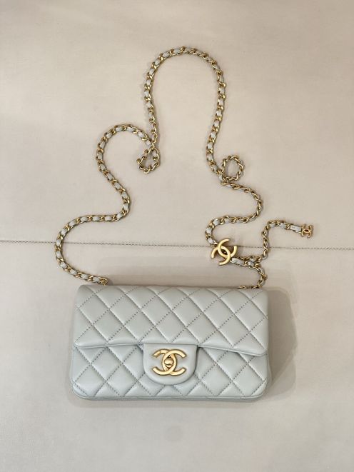 シャネル スーパーコピー キルティングチェーンショルダーバッグ ミニフラップデザイン 丁寧な縫製