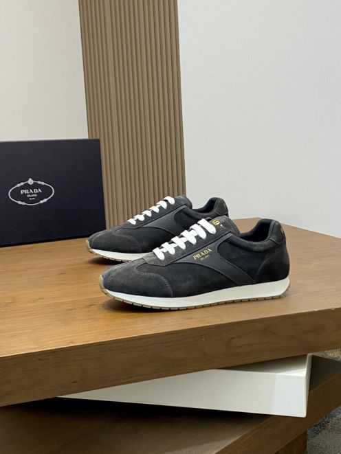 プラダ ハイブランド スエードスニーカー グレー ローカット 上質モデル