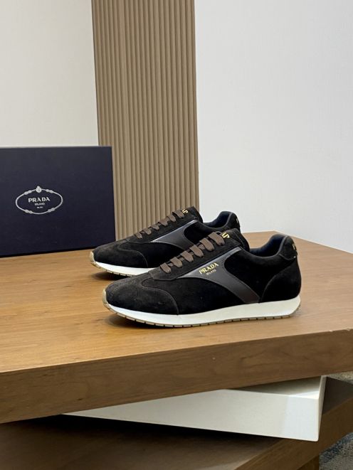 プラダ ハイブランド スエードスニーカー ローカット ブラック&times;ブラウン