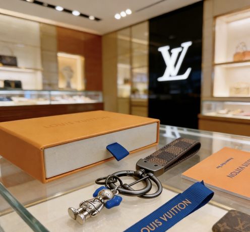 ルイヴィトン ブランド コピー キーホルダー モノグラムレザー 精密ディテール 満足度高い