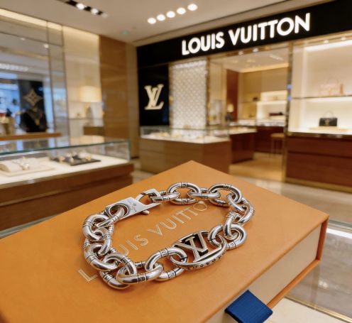 ルイヴィトン スーパーコピー LVロゴチェーンブレスレット シルバー 高級感仕上げ